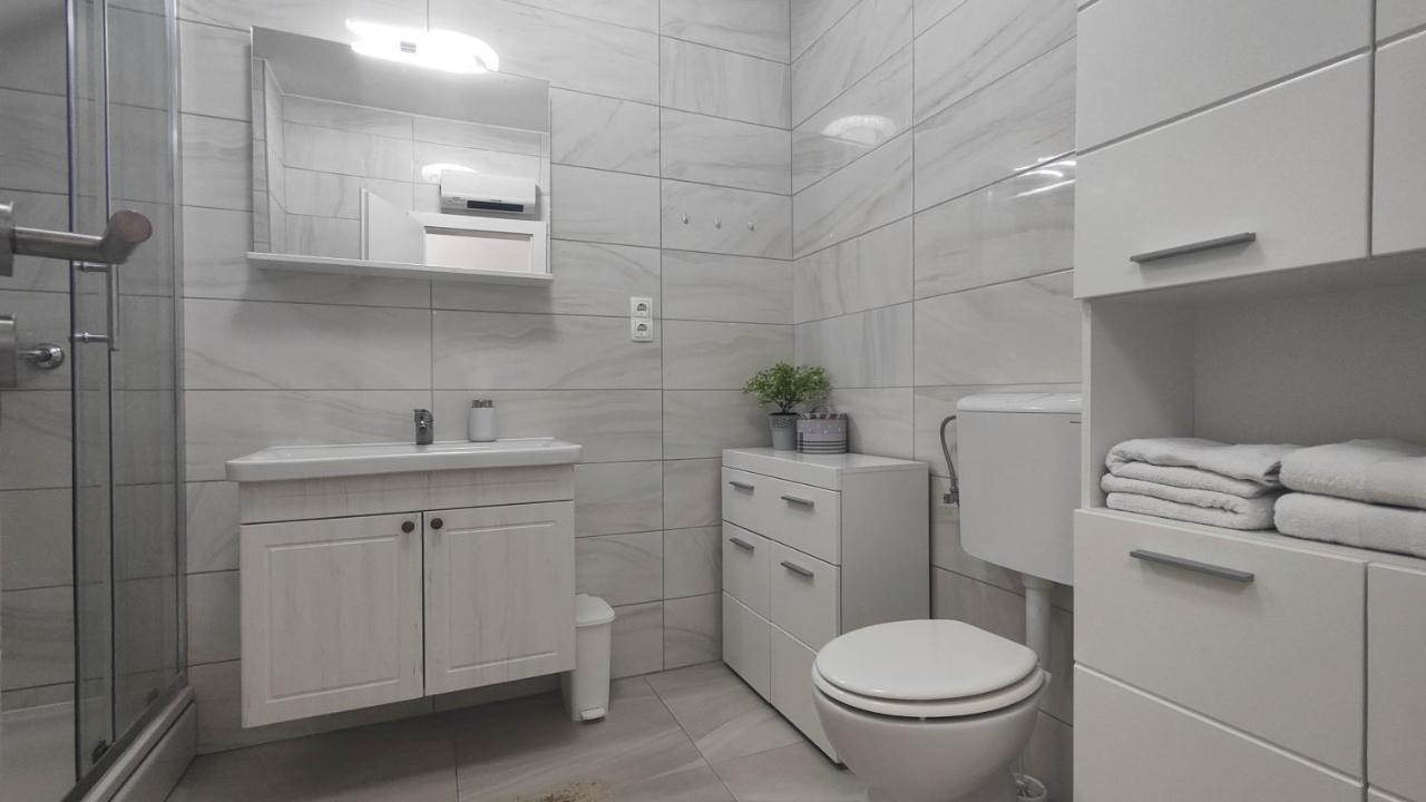 Gold And Silver Apartment *