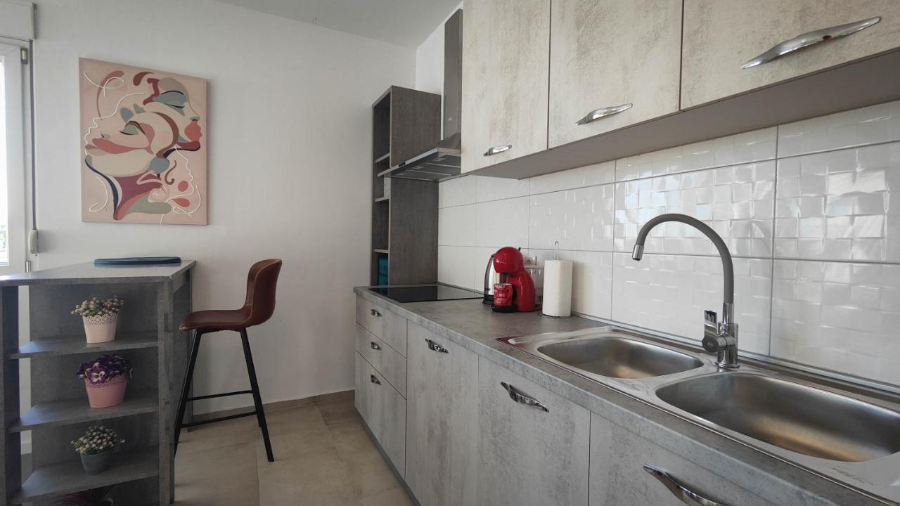 Gold And Silver Apartment *